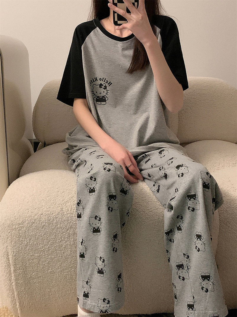 Hello Kitty Gray Pajama Set